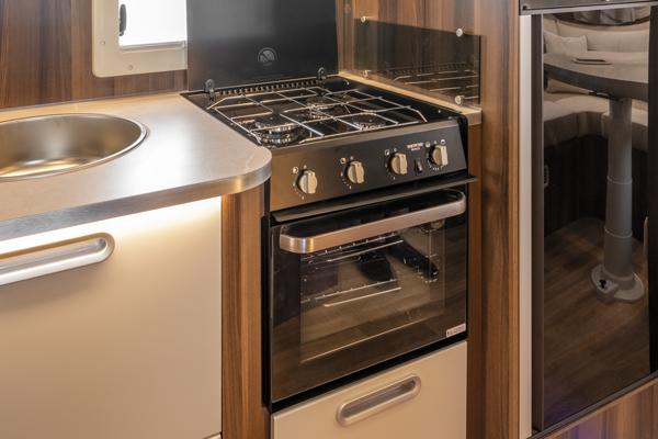 Combi-oven with grill and hob